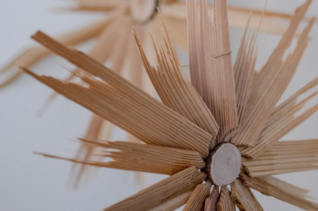 Holzdekoration im Behandlungraum